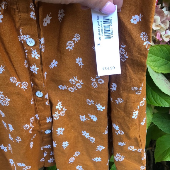 Old Navy! NEW! floral button up tee. - Picture 5 of 7